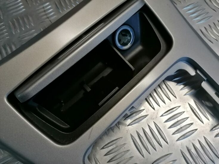 Dekoratīvs rāmis pārnesumu selektoram priekš BMW 330D E91 2008 TOURING 3
