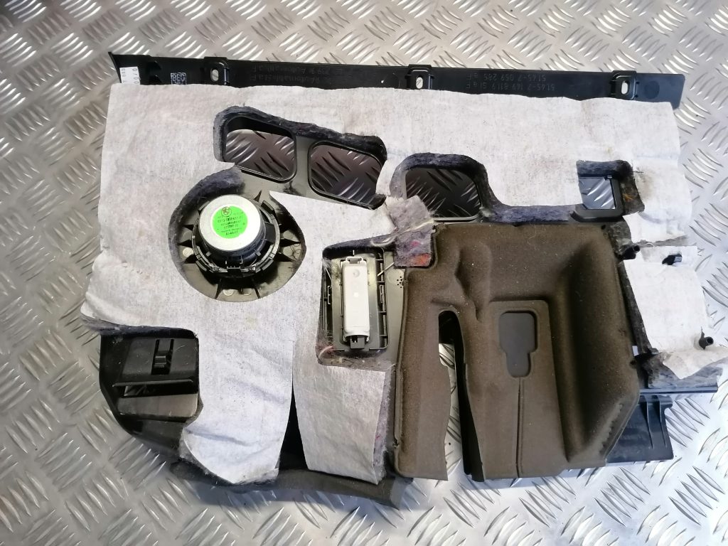 Mērinstrumentu paneļa apakšēja apdare priekš BMW 330D E91 2008 TOURING 2 Mērinstrumentu paneļa apakšēja apdare priekš BMW 330D E91 2008 TOURING