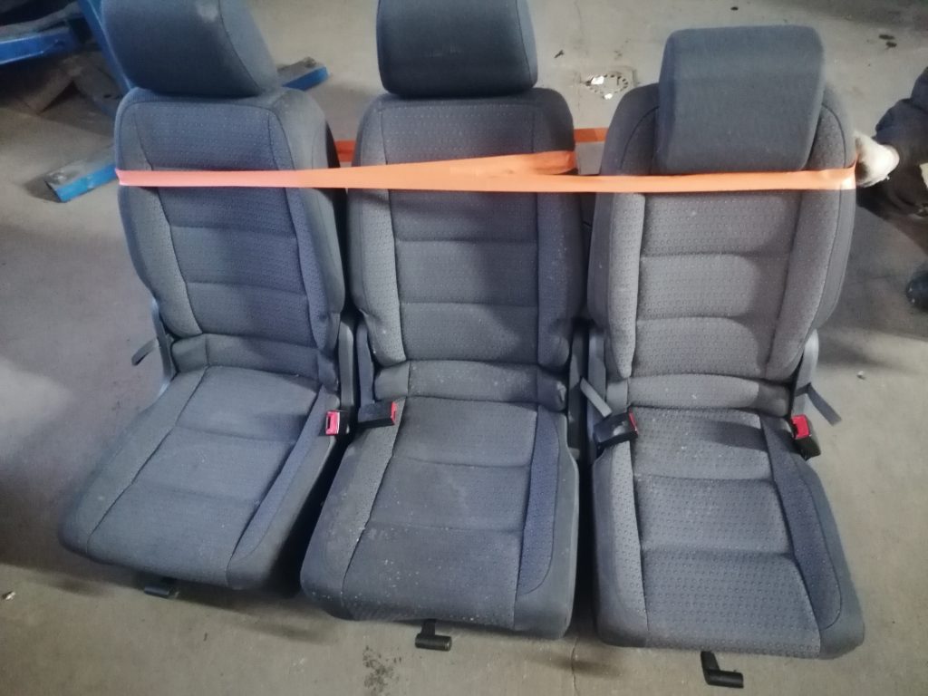 Sēdekļu komplekts priekš VW TOURAN 2005 1 Sēdekļu komplekts priekš VW TOURAN 2005