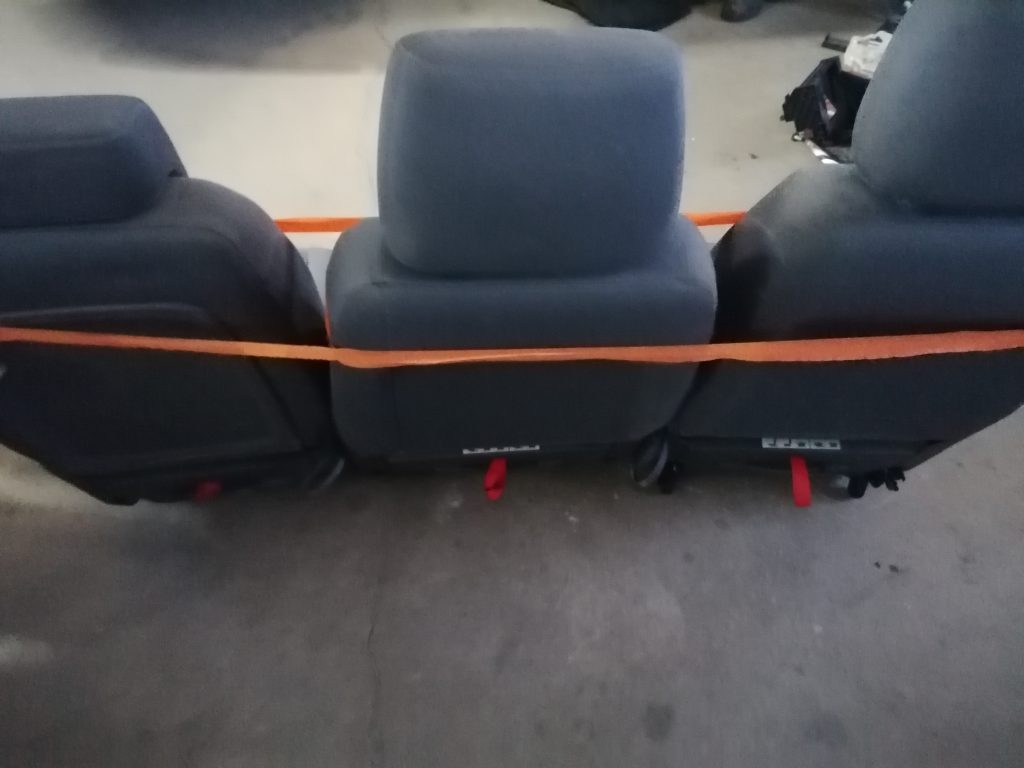 Sēdekļu komplekts priekš VW TOURAN 2005 4 Sēdekļu komplekts priekš VW TOURAN 2005