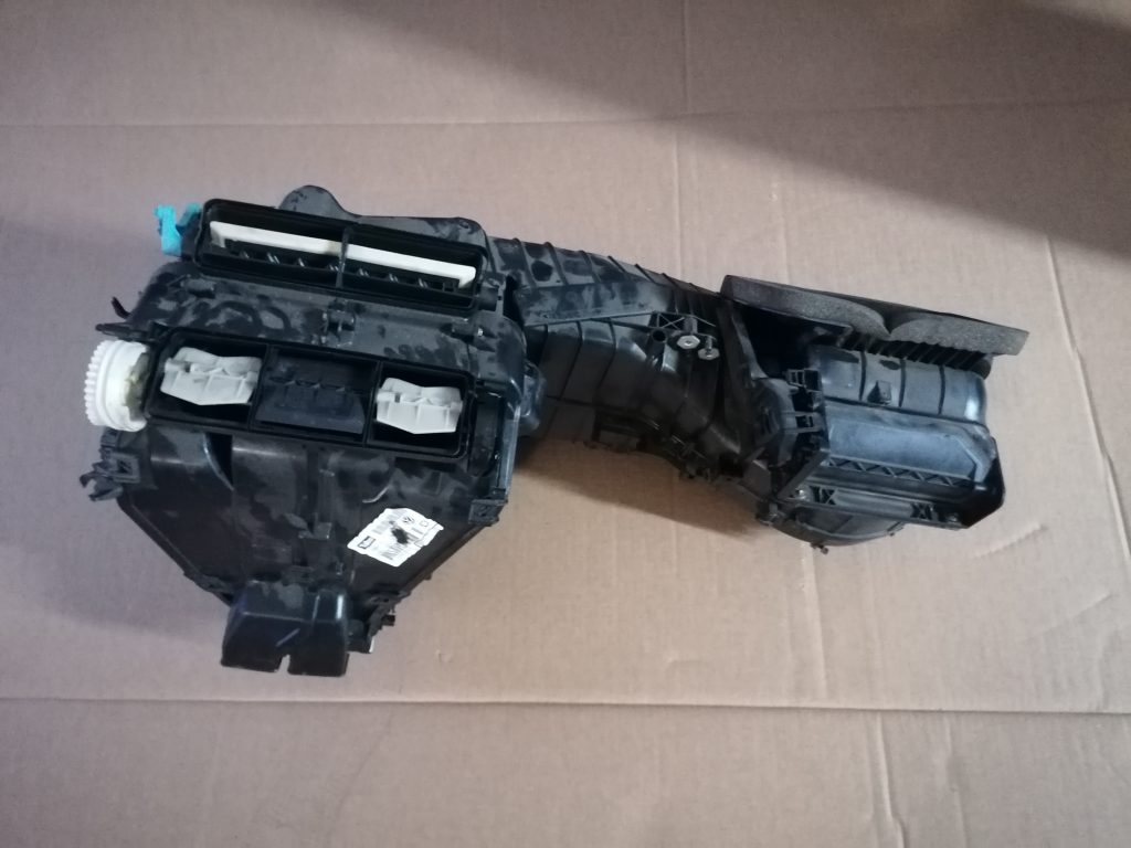 Salona sildītājs priekš VW TOURAN 2005 2 Salona sildītājs priekš VW TOURAN 2005