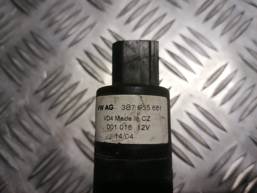 Mazgātāja šķidruma sūknis priekš VW TOURAN 2005 2 Mazgātāja šķidruma sūknis priekš VW TOURAN 2005