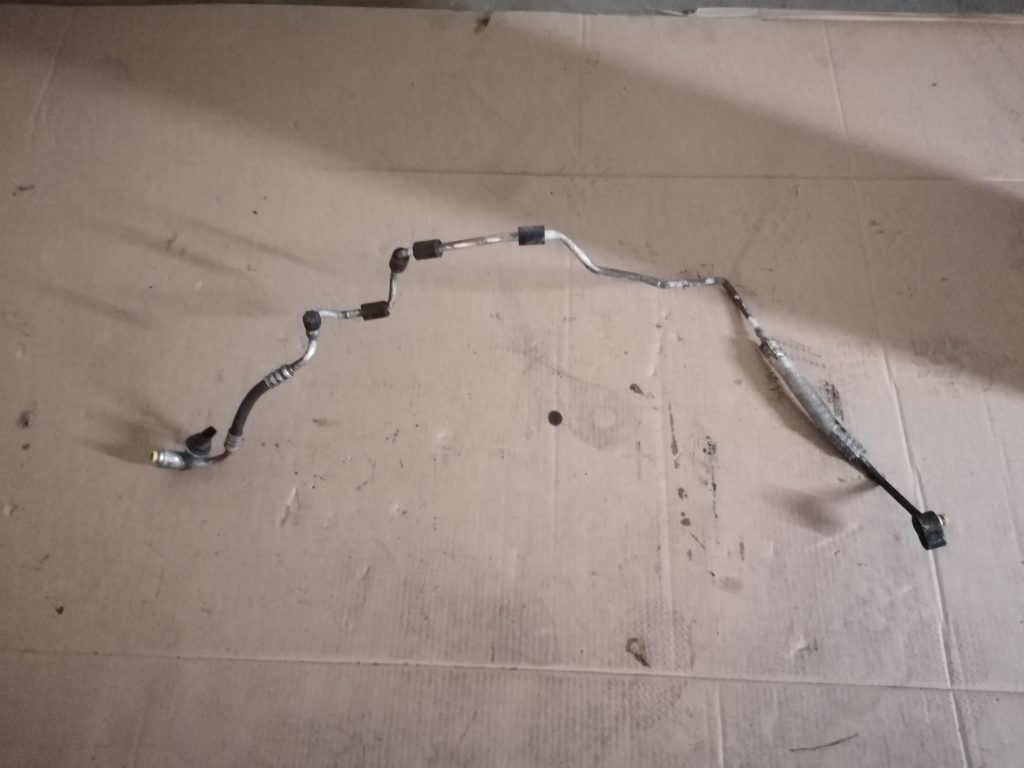 Gaisa kondicioniera galvenā caurule priekš VW TOURAN 2005 1 Gaisa kondicioniera galvenā caurule priekš VW TOURAN 2005