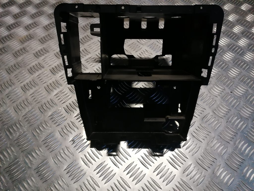 Automašīnas radio kronšteins priekš VOLVO V70 2007 1 Automašīnas radio kronšteins priekš VOLVO V70 2007