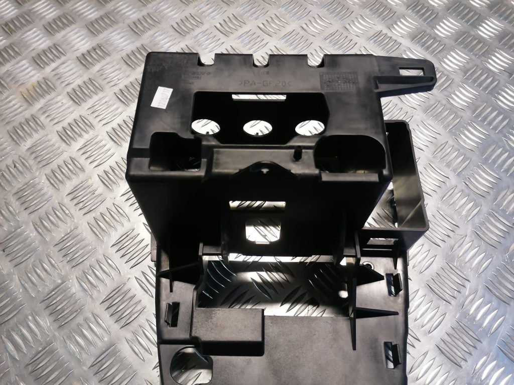 Automašīnas radio kronšteins priekš VOLVO V70 2007 3 Automašīnas radio kronšteins priekš VOLVO V70 2007