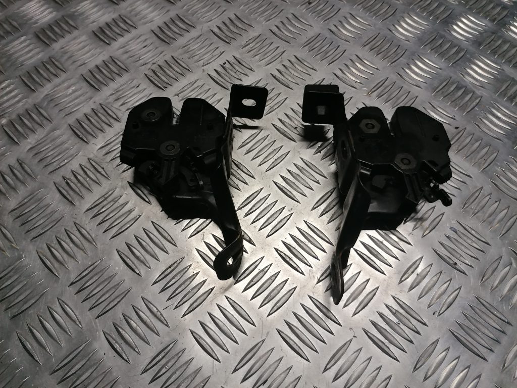 Pārsega slēdzene priekš VOLVO 850 1995 1 Pārsega slēdzene priekš VOLVO 850 1995