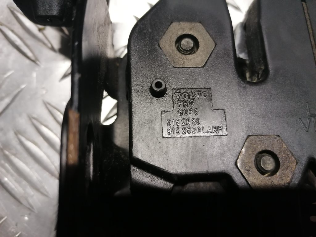 Pārsega slēdzene priekš VOLVO 850 1995 3 Pārsega slēdzene priekš VOLVO 850 1995