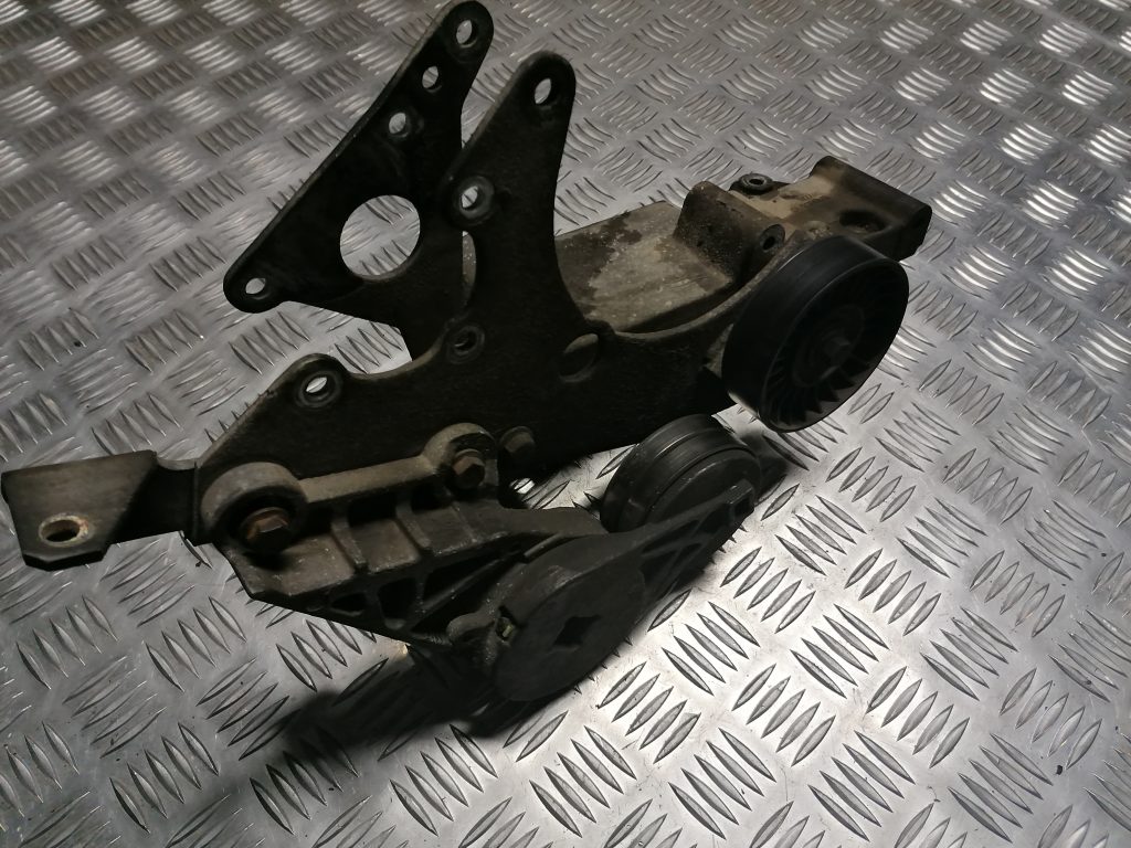 Dzinēja kronšteins priekš VOLVO 850 1995 2 Dzinēja kronšteins priekš VOLVO 850 1995