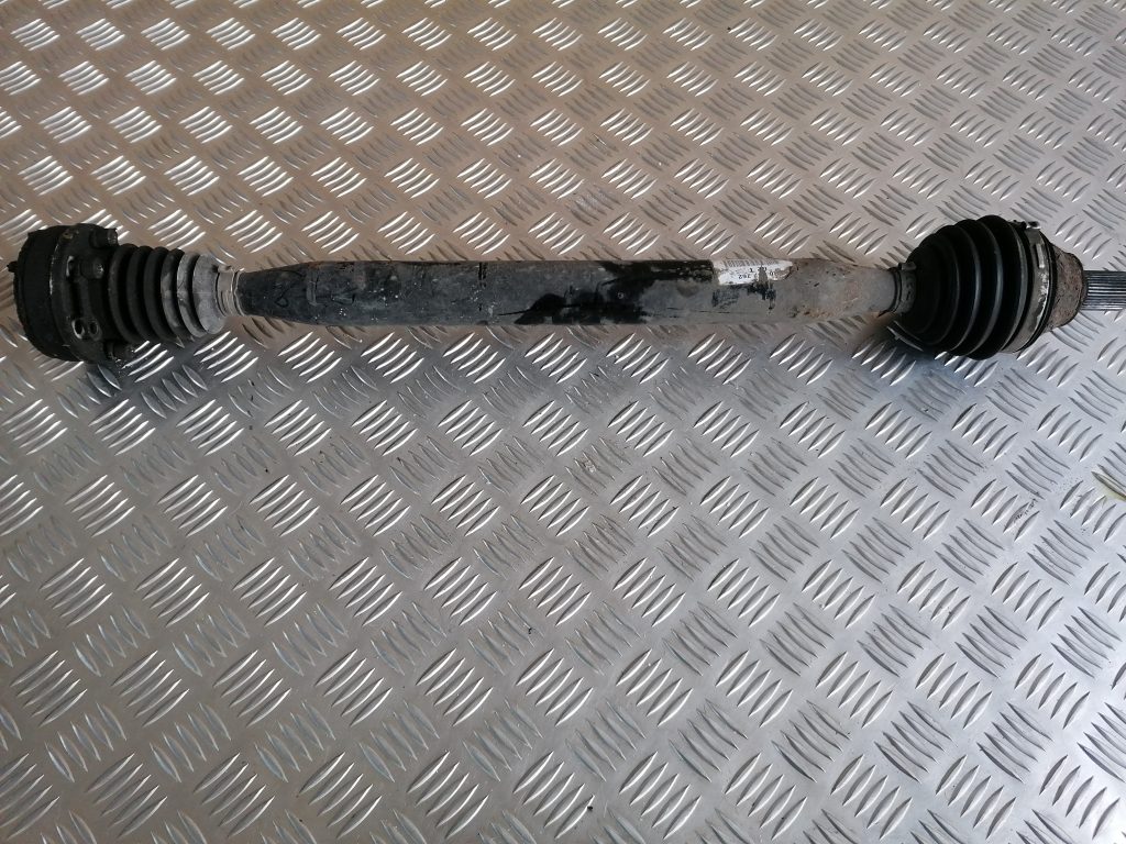 Pusass priekšēja labā priekš VW POLO 2011 1 Pusass priekšēja labā priekš VW POLO 2011