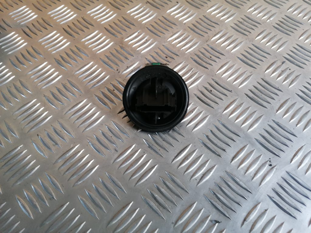 Salona ventilatora rezistors priekš VW POLO 2011 4 Salona ventilatora rezistors priekš VW POLO 2011