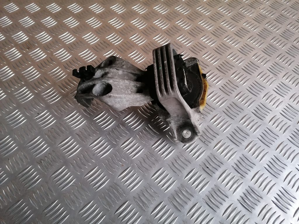 Dzinēja spilvens priekš RENAULT MEGANE 2011 1 Dzinēja spilvens priekš RENAULT MEGANE 2011