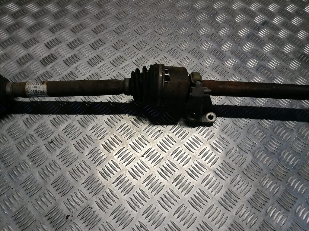 Pusass priekšēja labā priekš RENAULT MEGANE 2011 4 Pusass priekšēja labā priekš RENAULT MEGANE 2011