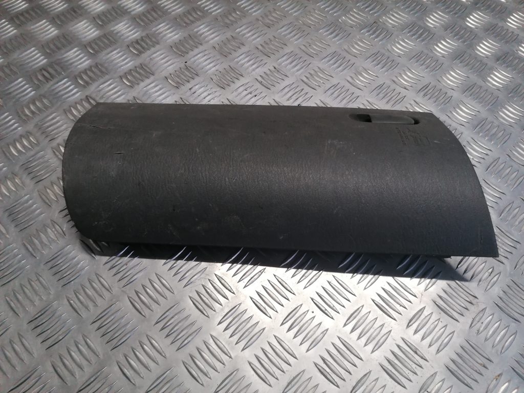 Mantu glabāšanas nodalījums pasažiera pusē priekš CHRYSLER GRAND VOYAGER 2004 1 Mantu glabāšanas nodalījums pasažiera pusē priekš CHRYSLER GRAND VOYAGER 2004