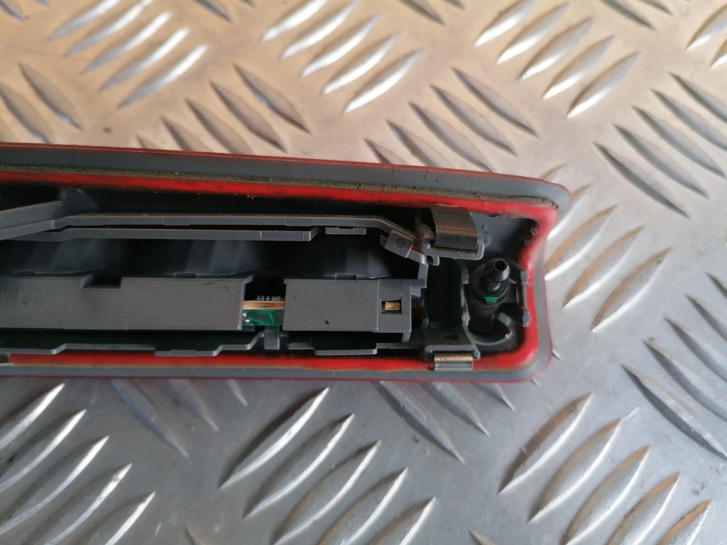 Stop signāls priekš OPEL ASTRA H 2006 5 Stop signāls priekš OPEL ASTRA H 2006