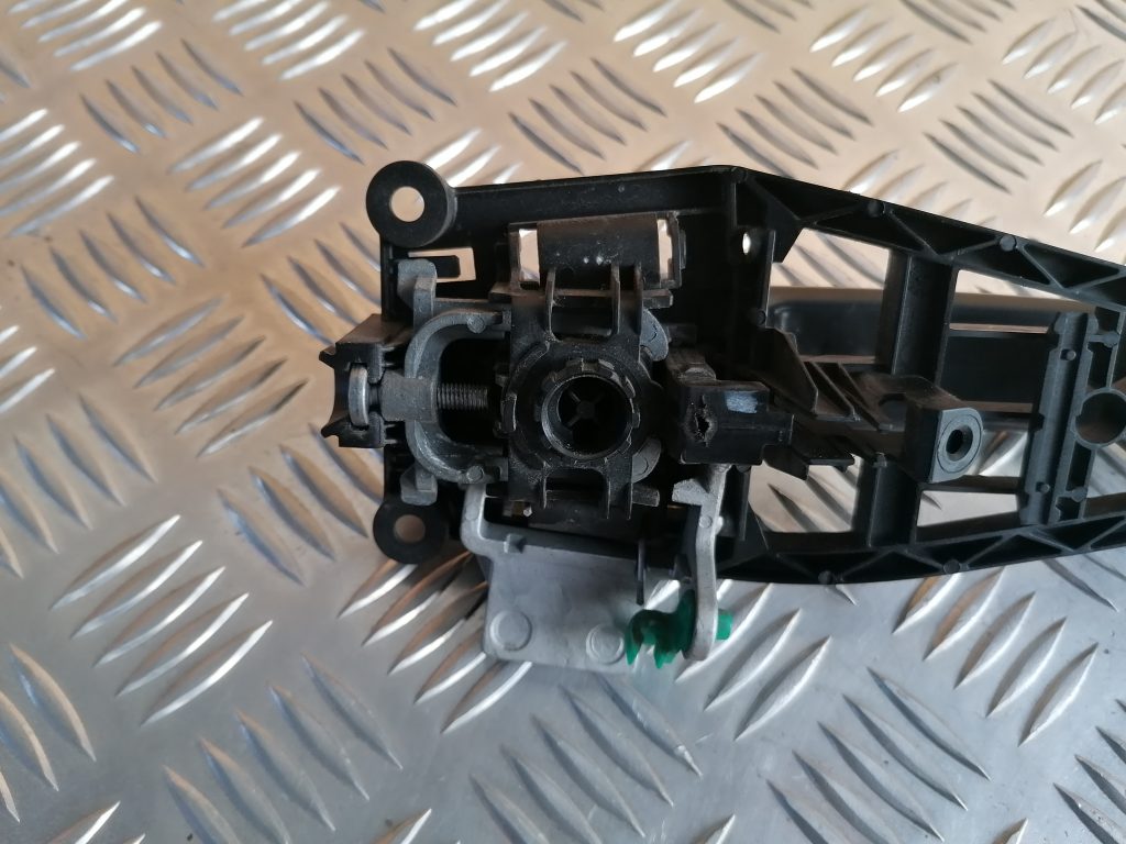 Priekšējāis labais durvju rokturis priekš OPEL ASTRA H 2006 3 Priekšējāis labais durvju rokturis priekš OPEL ASTRA H 2006