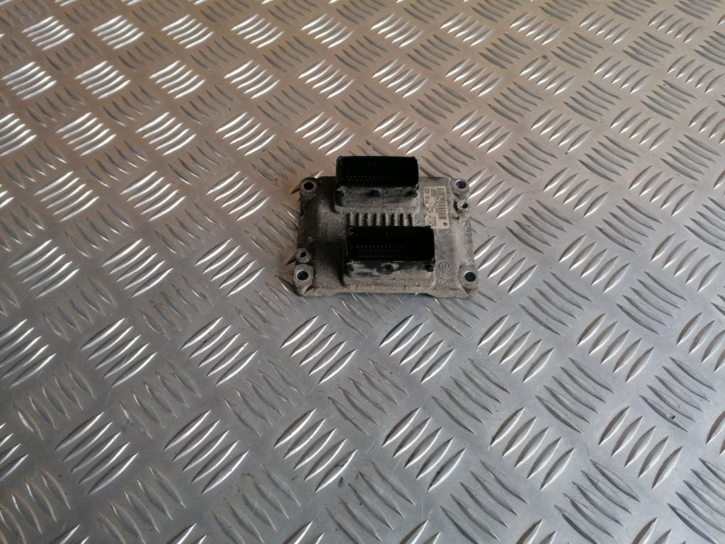 Dzinēja vadības bloks priekš OPEL ASTRA H 2006 1 Dzinēja vadības bloks priekš OPEL ASTRA H 2006