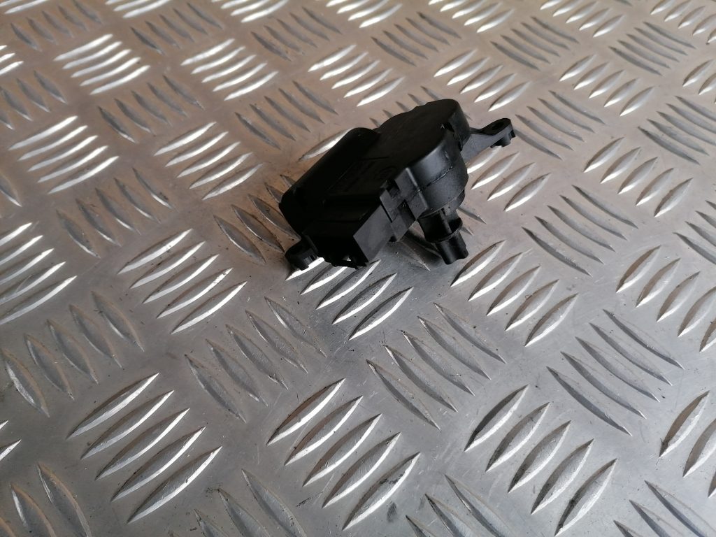 Apsildes sistēmas aktuators priekš OPEL ASTRA H 2006 2 Apsildes sistēmas aktuators priekš OPEL ASTRA H 2006