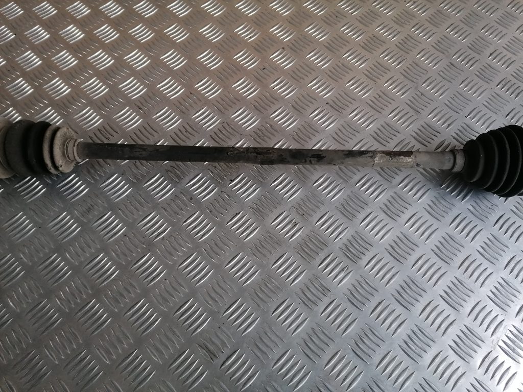 Pusass priekšēja labā priekš OPEL ASTRA H 2006 3 Pusass priekšēja labā priekš OPEL ASTRA H 2006