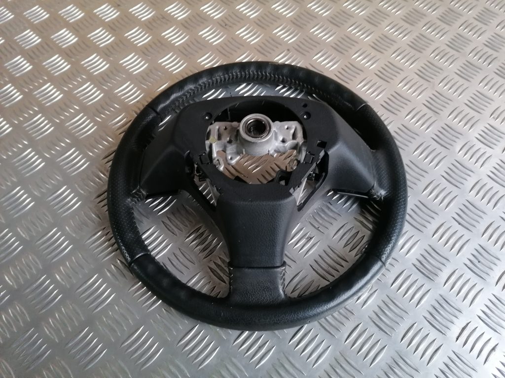 Stūre priekš TOYOTA COROLLA VERSO 2005 3 Stūre priekš TOYOTA COROLLA VERSO 2005