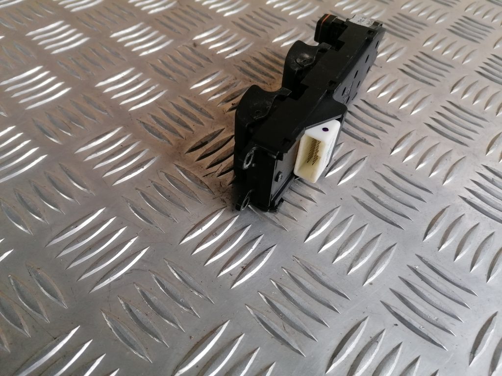 Šofera durvju slēdža pogas priekš TOYOTA COROLLA VERSO 2005 2 Šofera durvju slēdža pogas priekš TOYOTA COROLLA VERSO 2005