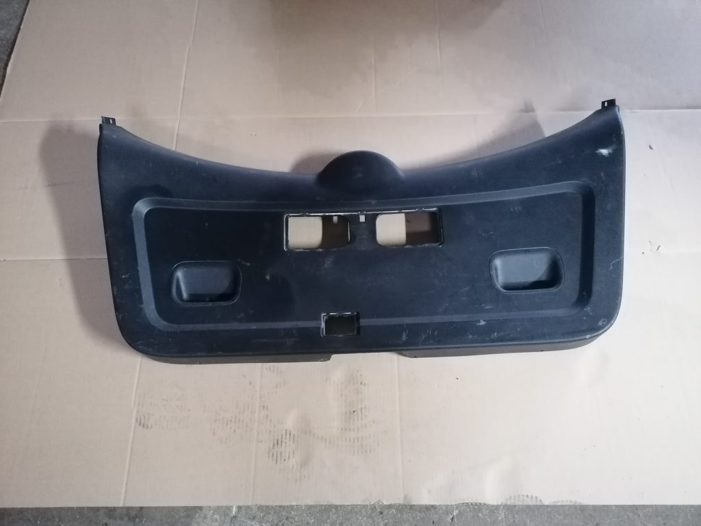 Bagāžnieka vāka liela apdare priekš TOYOTA COROLLA VERSO 2005 1 Bagāžnieka vāka liela apdare priekš TOYOTA COROLLA VERSO 2005