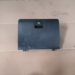 Mantu glabāšanas nodalījums pasažiera pusē priekš TOYOTA COROLLA VERSO 2005