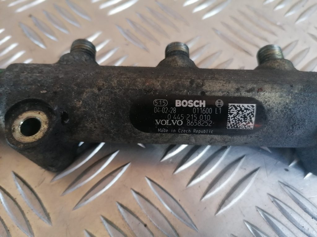 Degvielas sadales caurule priekš VOLVO V70 2004 2 Degvielas sadales caurule priekš VOLVO V70 2004