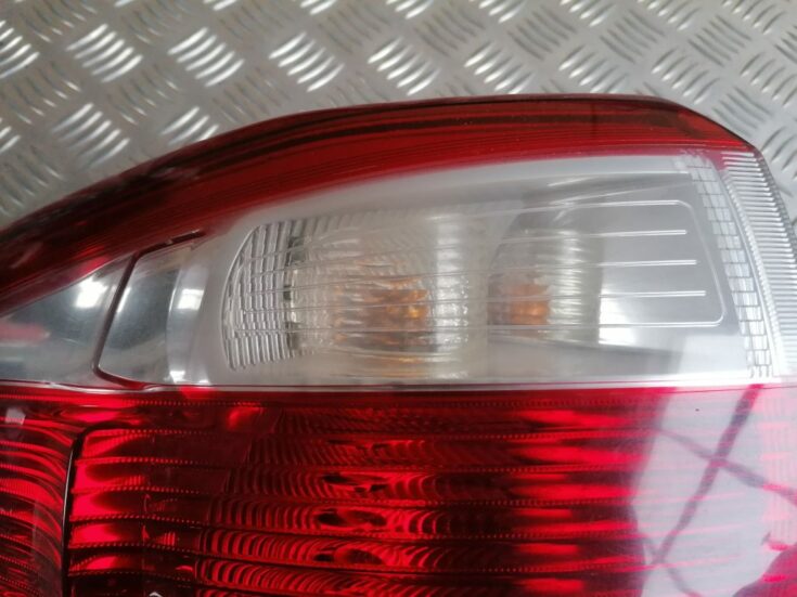 Aizmugurējais labais lukturis priekš FORD C-MAX 2011 3