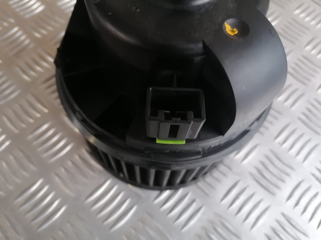 Salona ventilators priekš FORD C-MAX 2011 5 Salona ventilators priekš FORD C-MAX 2011