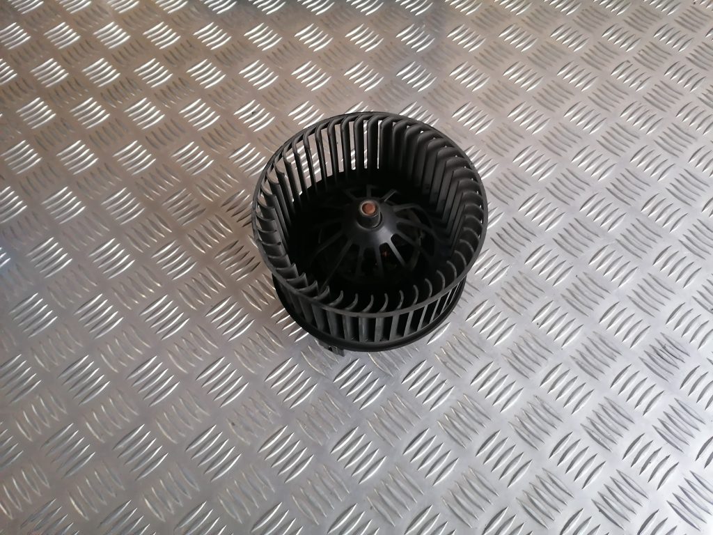 Salona ventilators priekš FORD C-MAX 2011 2 Salona ventilators priekš FORD C-MAX 2011