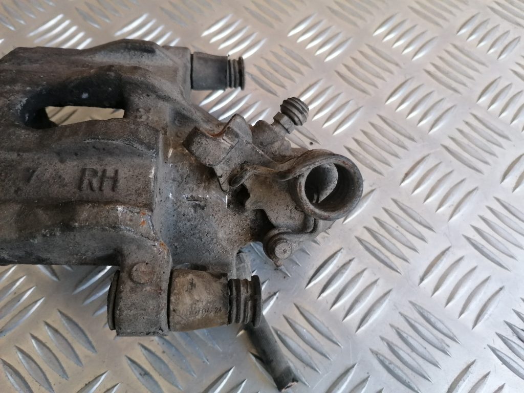 Aizmugurējais labais suports priekš FORD C-MAX 2011 3 Aizmugurējais labais suports priekš FORD C-MAX 2011