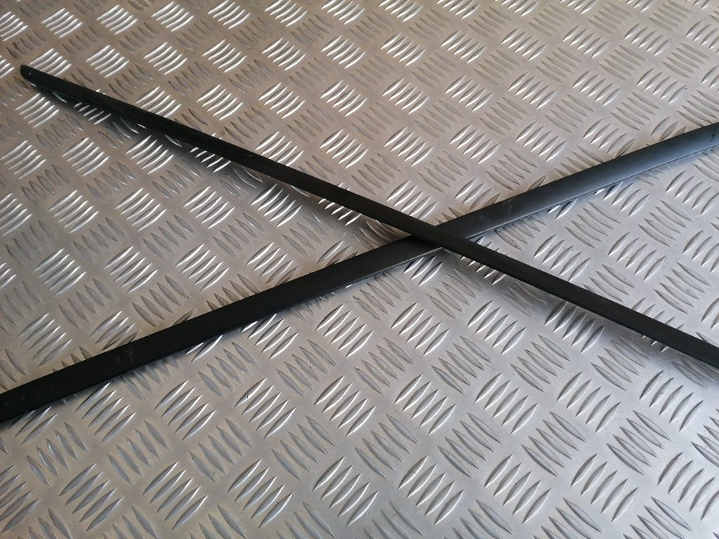 Vējstikla moldings priekš FORD C-MAX 2011 1 Vējstikla moldings priekš FORD C-MAX 2011