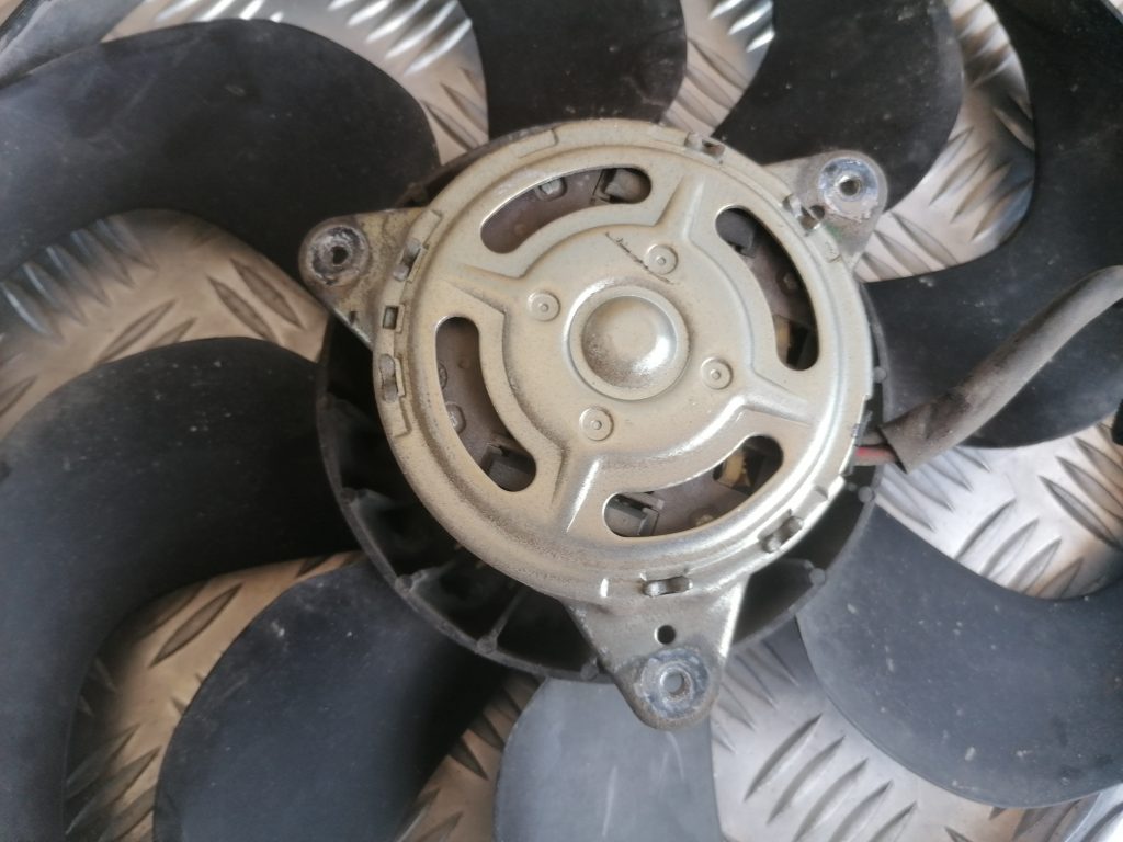 Dzesēšanas radiatora ventilators priekš FORD C-MAX 2011 4 Dzesēšanas radiatora ventilators priekš FORD C-MAX 2011