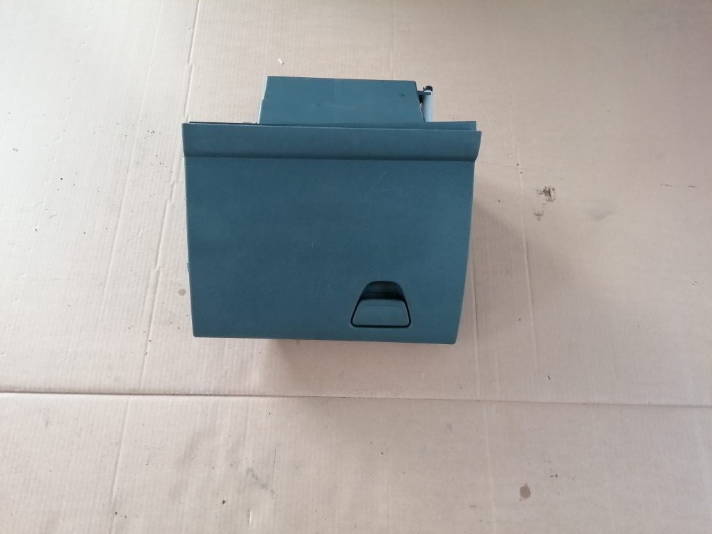 Mantu glabāšanas nodalījums pasažiera pusē priekš FORD C-MAX 2011 1 Mantu glabāšanas nodalījums pasažiera pusē priekš FORD C-MAX 2011