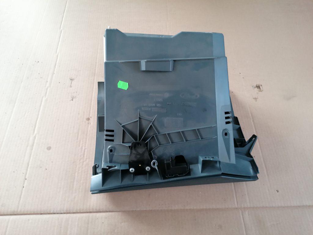 Mantu glabāšanas nodalījums pasažiera pusē priekš FORD C-MAX 2011 2 Mantu glabāšanas nodalījums pasažiera pusē priekš FORD C-MAX 2011