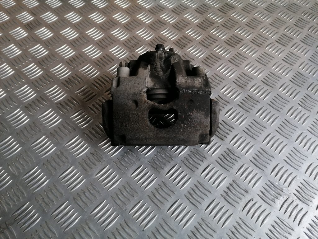 Priekšējais kreisais suports priekš SAAB 9-3 2002 1 Priekšējais kreisais suports priekš SAAB 9-3 2002