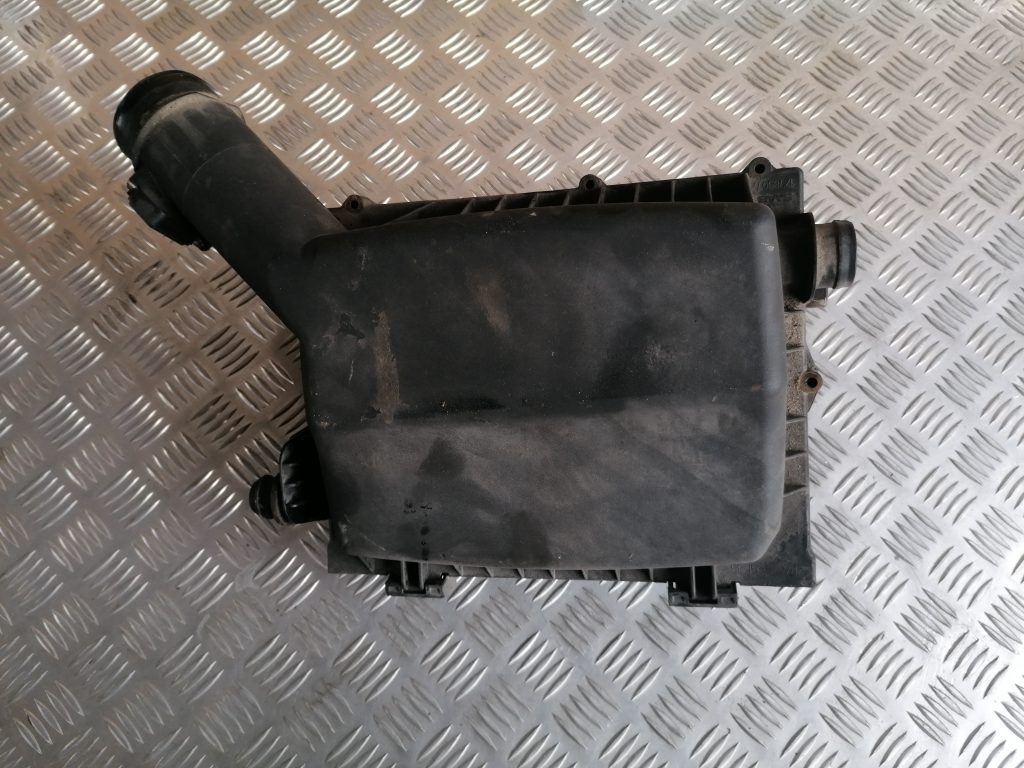 Gaisa filtra korpuss priekš SAAB 9-3 2002 1 Gaisa filtra korpuss priekš SAAB 9-3 2002