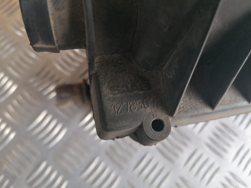 Gaisa filtra korpuss priekš SAAB 9-3 2002 5 Gaisa filtra korpuss priekš SAAB 9-3 2002