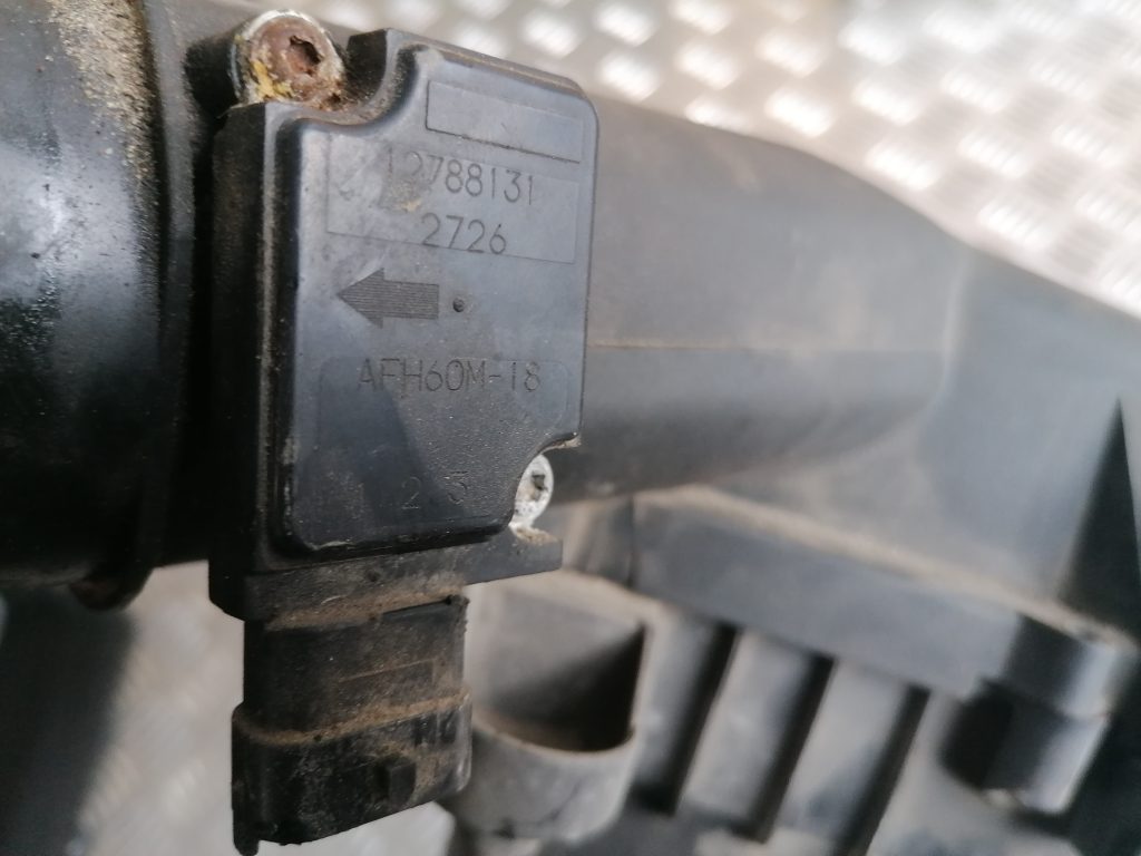 Gaisa filtra korpuss priekš SAAB 9-3 2002 6 Gaisa filtra korpuss priekš SAAB 9-3 2002