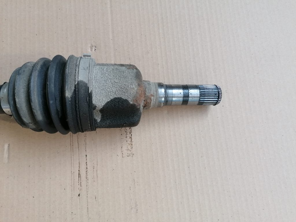 Pusass priekšējā kreisā priekš SAAB 9-3 2002 2 Pusass priekšējā kreisā priekš SAAB 9-3 2002