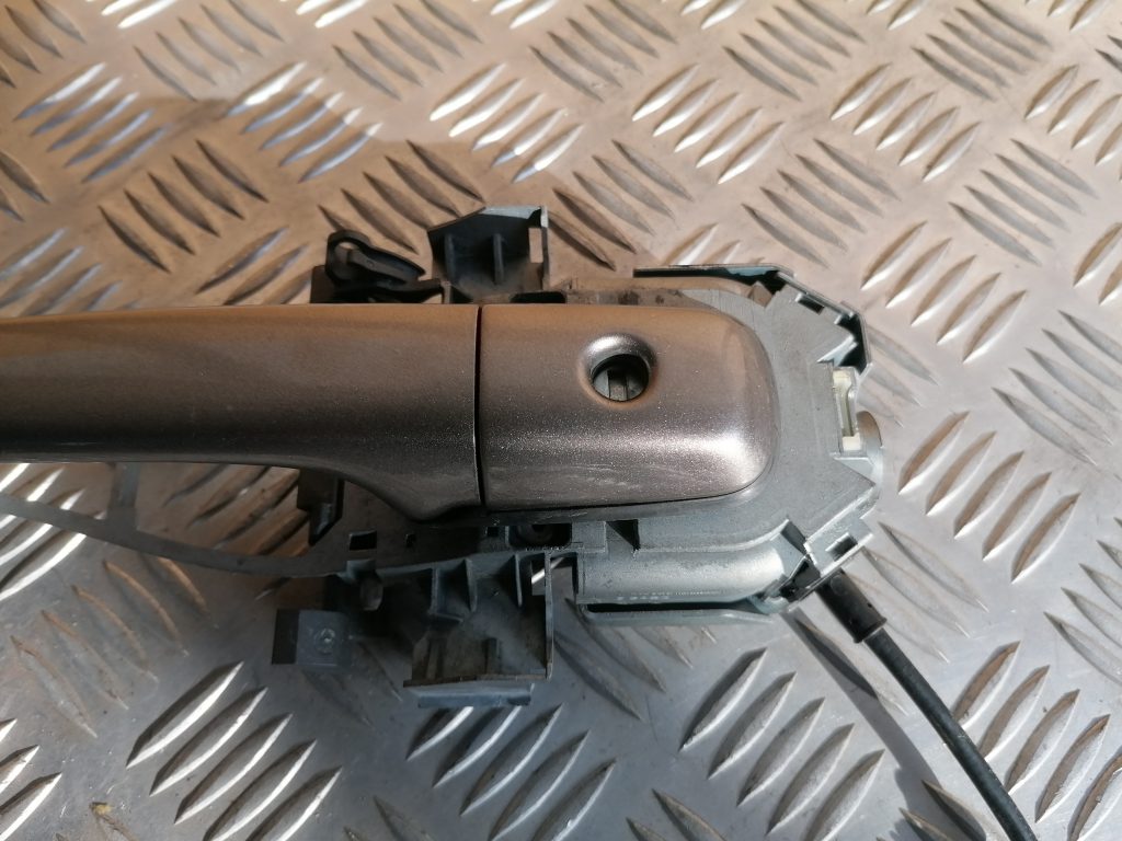 Priekšējāis kreisais durvju rokturis priekš VOLVO S80 2007 GREY 4 Priekšējāis kreisais durvju rokturis priekš VOLVO S80 2007 GREY