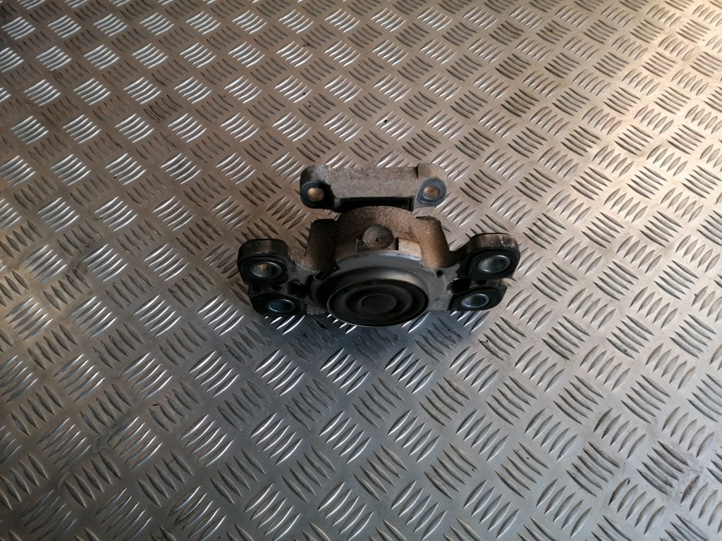 Dzinēja spilvens priekš VOLVO S80 2007 GREY 1 Dzinēja spilvens priekš VOLVO S80 2007 GREY