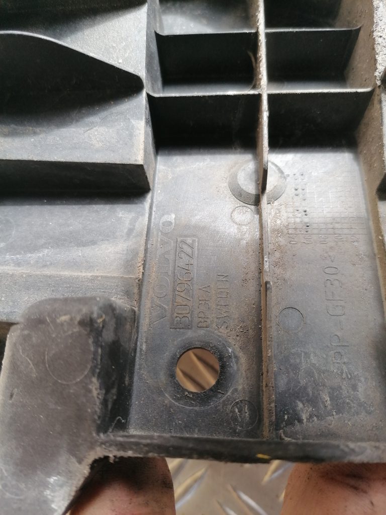 Priekšējā spārna un bufera stiprinājums priekš VOLVO S80 2007 GREY 3 Priekšējā spārna un bufera stiprinājums priekš VOLVO S80 2007 GREY