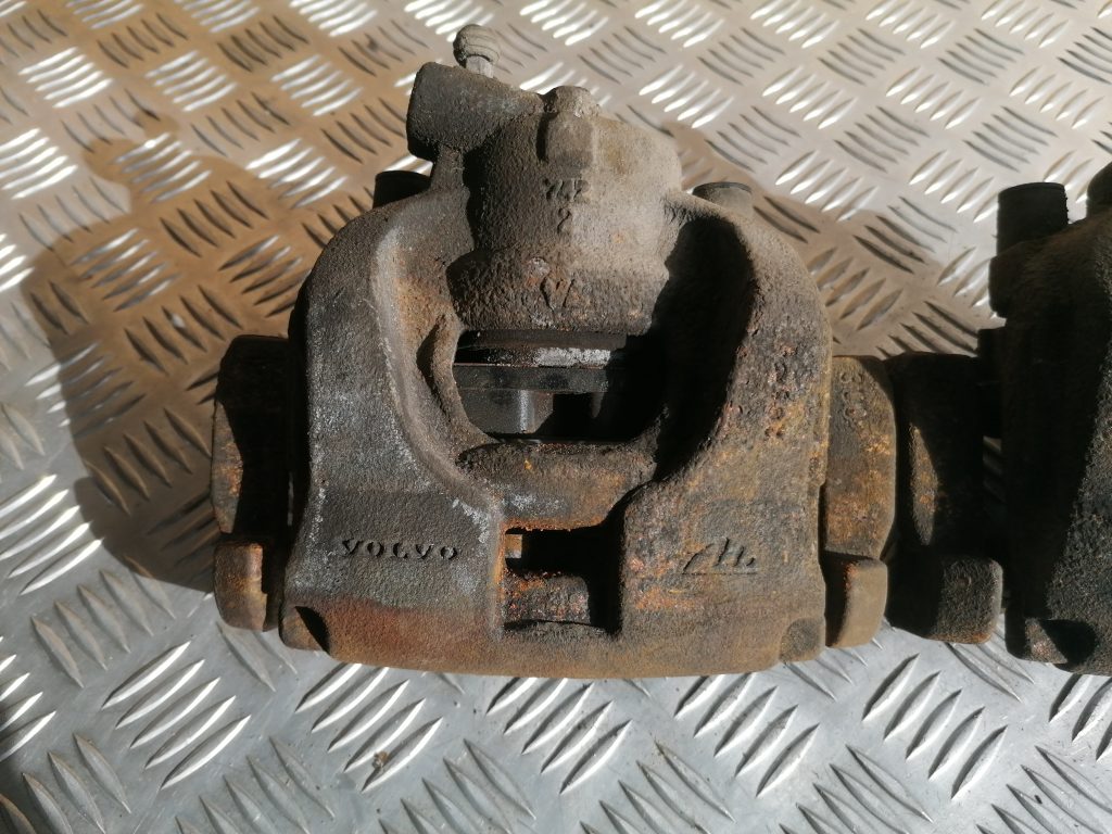 Priekšējais labais suports priekš VOLVO S80 2007 GREY 3 Priekšējais labais suports priekš VOLVO S80 2007 GREY