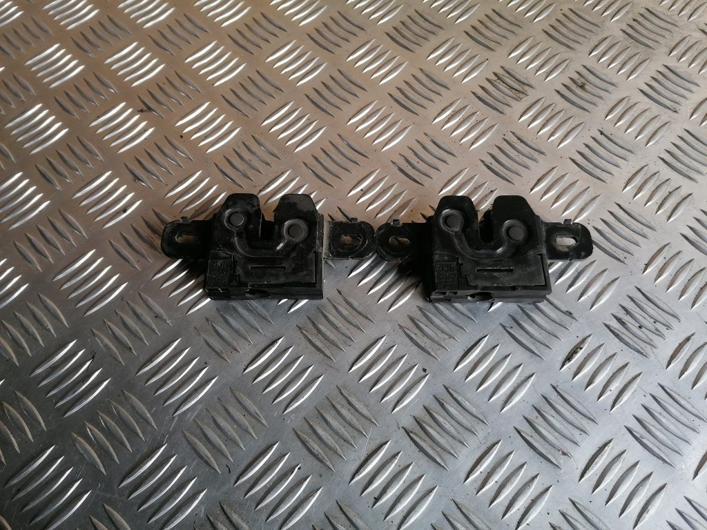 Pārsega slēdzene priekš VOLVO S80 2007 GREY 1 Pārsega slēdzene priekš VOLVO S80 2007 GREY