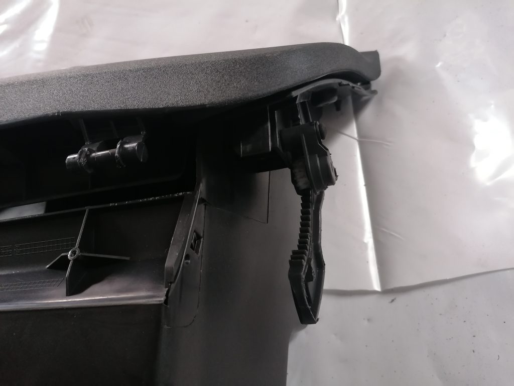 Mantu glabāšanas nodalījums pasažiera pusē priekš CITROEN C4 2006 3 Mantu glabāšanas nodalījums pasažiera pusē priekš CITROEN C4 2006