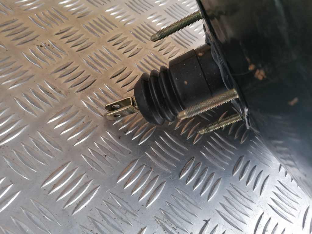 Bremžu pastiprinātāja galvenais cilindrs priekš CITROEN C4 2006 2 Bremžu pastiprinātāja galvenais cilindrs priekš CITROEN C4 2006