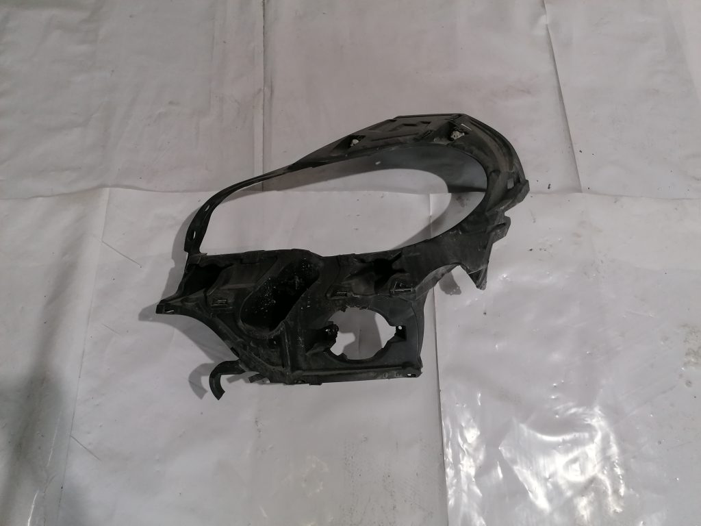 Priekšēja luktura kronšteins priekš BMW X5 E70 2006-2013 1 Priekšēja luktura kronšteins priekš BMW X5 E70 2006-2013