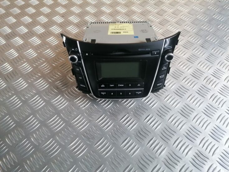 Automašīnas radio priekš HYUNDAI I30 2012 2
