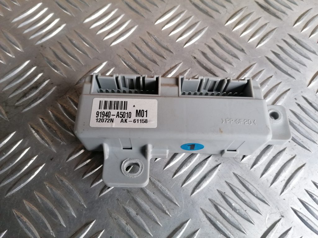 Integrētas modulāras mikroshēmas relejas bloks priekš HYUNDAI I30 2012 3 Integrētas modulāras mikroshēmas relejas bloks priekš HYUNDAI I30 2012